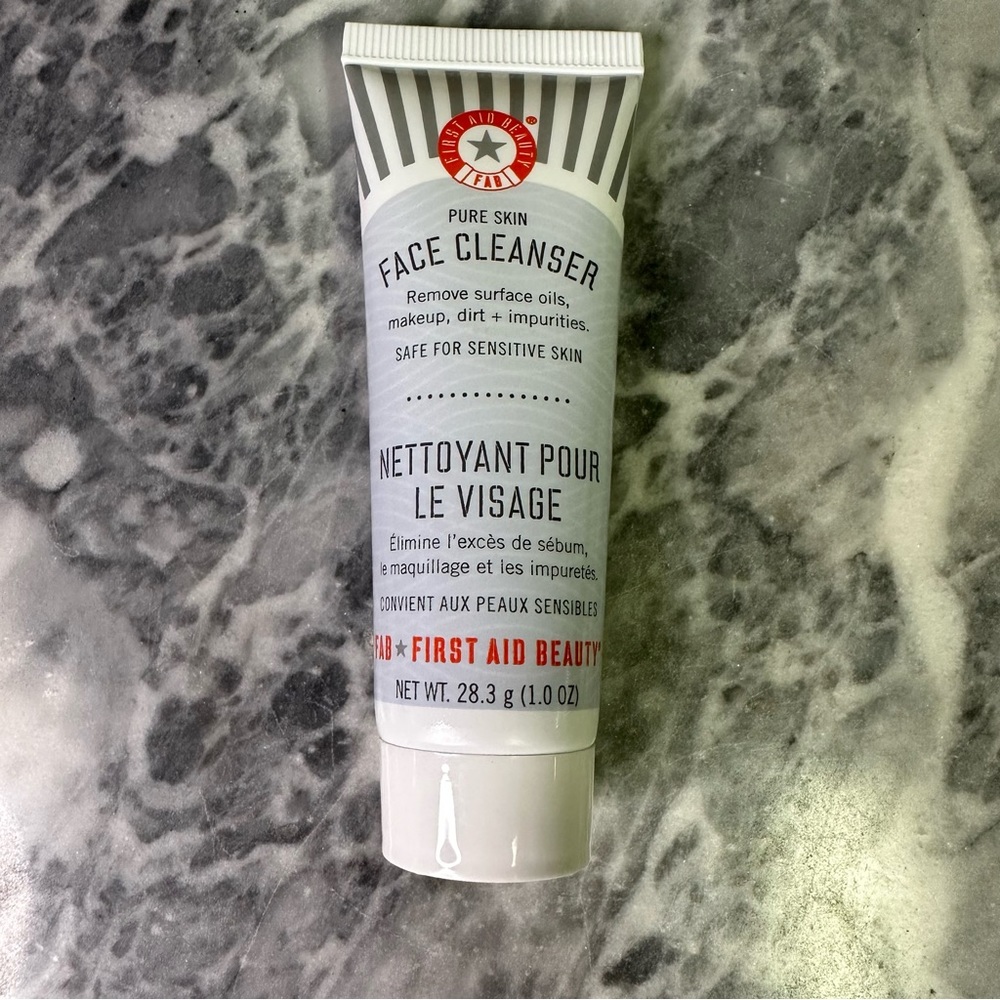 First‎ Aid Beauty Face Cleanser